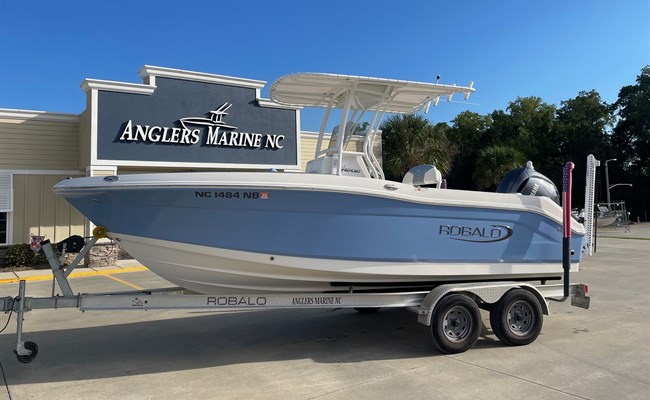 2023 Robalo R202 Explorer 